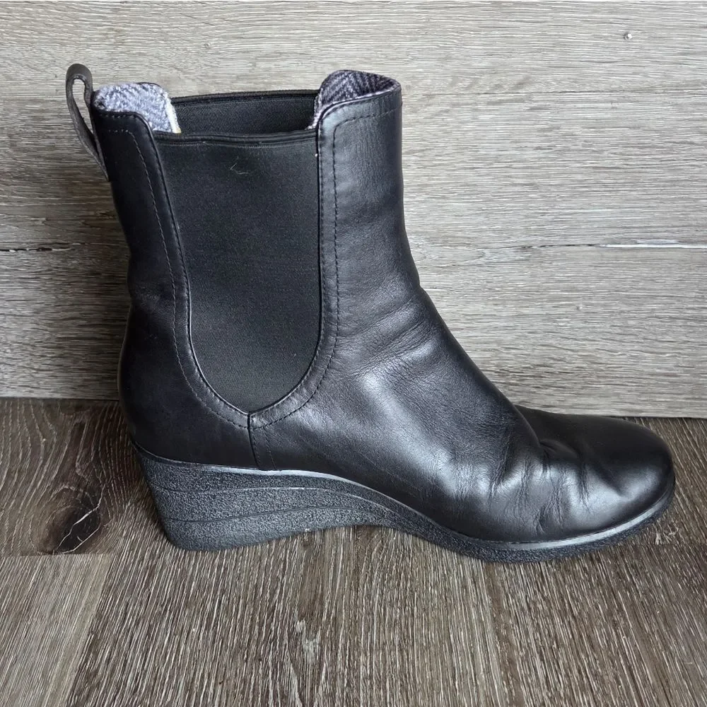 UGG Dupre Genuine Sheepskin Wedge Boots Black Size 9